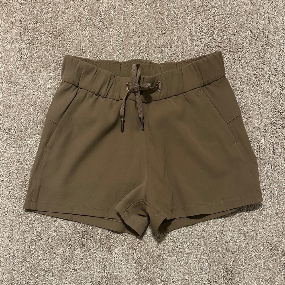 Women’s Lululemon Softstreme Shorts Taupe